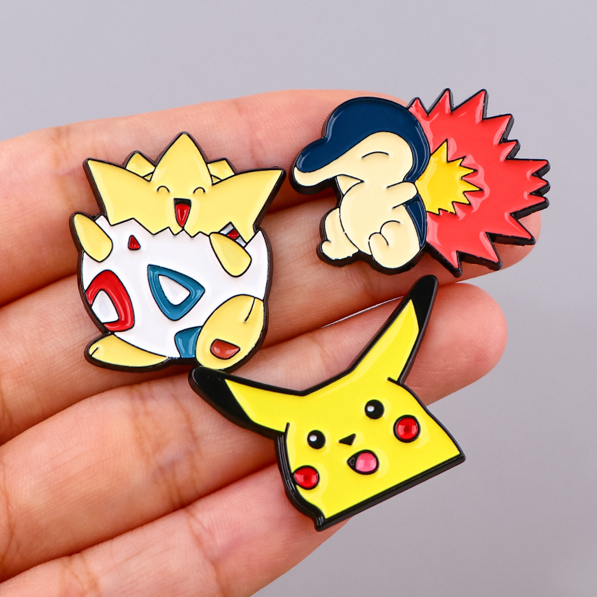 Najnowsza seria broszek emalio – Enamel Pin Set recenzja i cena